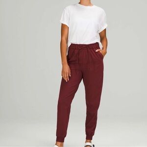 TNA Aritzia Action Joggers Burgundy
